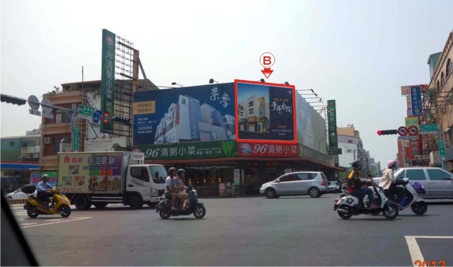 N-0410B鐵架廣告塔-台南市中華東路三段162號-德安百貨、誠品書局、台南藝文中心廣告看版