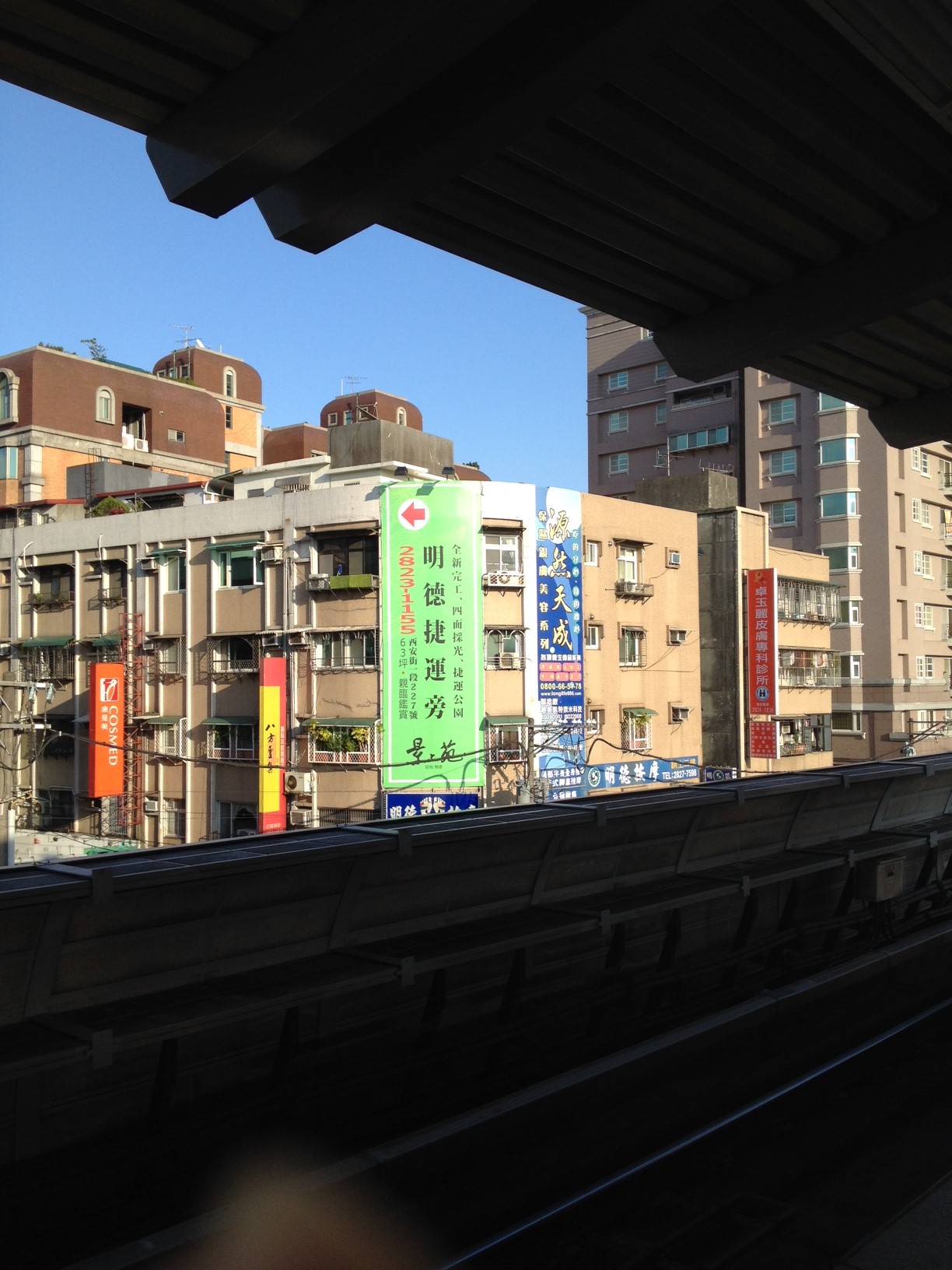 明德路西安街口(明德捷運站旁)固定式外牆看板